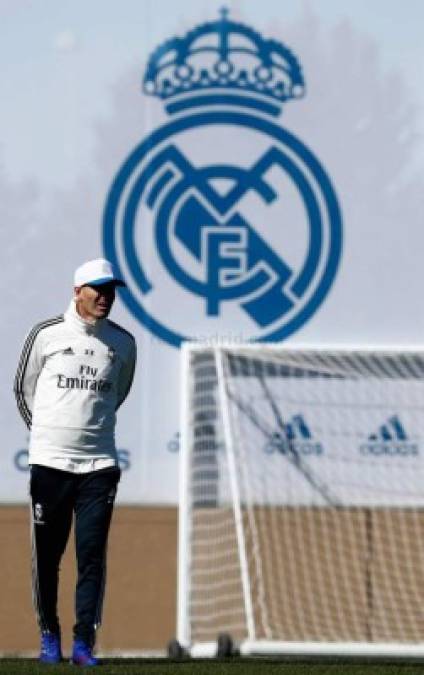 FOTOS: El cariño a Benzema, la primera charla y el aplauso a Ramos en el primer entrenamiento de Zidane en el Real Madrid