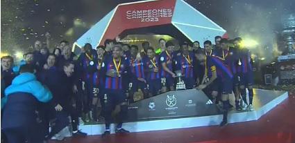 El pasillo a Real Madrid, Modric hundido y la bronca de Vinicius en la Supercopa de España que ganó el Barcelona