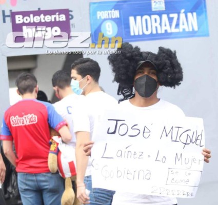 Tarde de locura en el Nacional: baile de Diego Reyes, abrazo de Troglio y las bellezas del repechaje ante Marathón