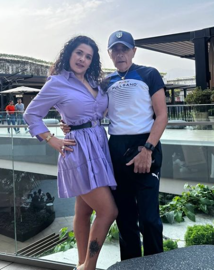 Periodista mexicano presume que su bella esposa debuta en Onlyfans: “Gracias a todos por su cariño”