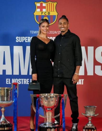 La 'humilde' cena de Raphinha con su esposa en sus días libres en Brasil: Esperaba algo romántico