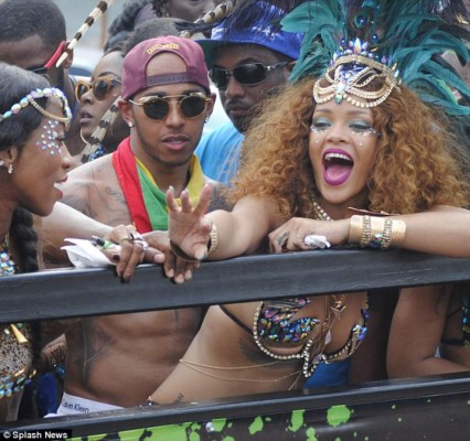 Lewis Hamilton y Rihanna disfrutaron en el carnaval de Barbados