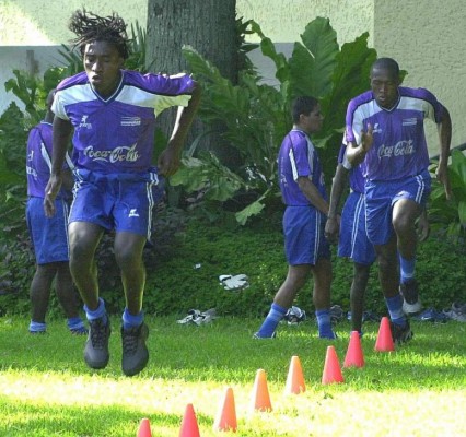 Los 19 futbolistas hondureños que han jugado en equipos del Medio Oriente