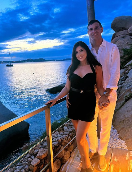 Dibu Martínez conoció a su esposa portuguesa en una parada de colectivos: “La veía pasar y un día la encaró”