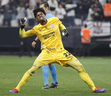 Hugo Souza,, quien ha sido convocado este viernes por el seleccionador de Brasil, Carlo Ancelotti, en sustitución del lesionado Alisson, del Liverpool inglés.