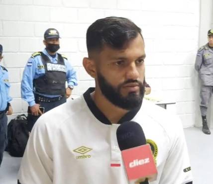 El futbolista de Olimpia atendió a DIEZ donde dejó sus impresiones del triunfo ante Motagua en Comayagua.