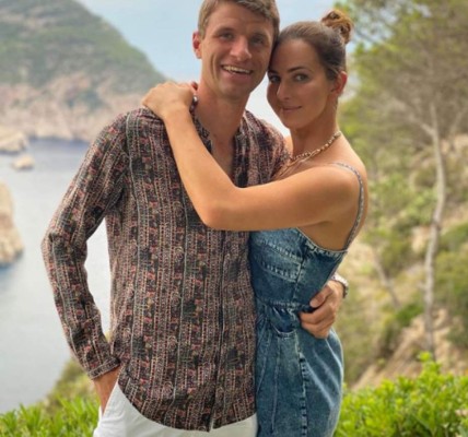 Novia de Neymar agita las redes: el lado más sexi de la final PSG-Bayern en la Champions League