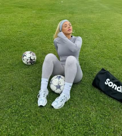 La echaron de su club por un video, se hizo millonaria en OnlyFans y regresa al fútbol después de seis años