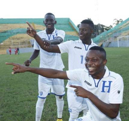 ¡En 24 fotos! Desde su infancia hasta la actualidad, la evolución del hondureño Alberth Elis