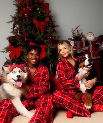 Futbolistas del Real Madrid festejan la Navidad con sus espectaculares novias y el mensaje de Florentino Pérez