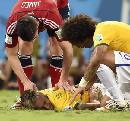 La trágica lesión de Neymar en imágenes.
