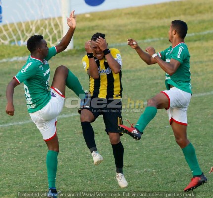 FOTOS: ¡Patadas, empujones, codazos y peleas que dejó el clásico sampedrano!