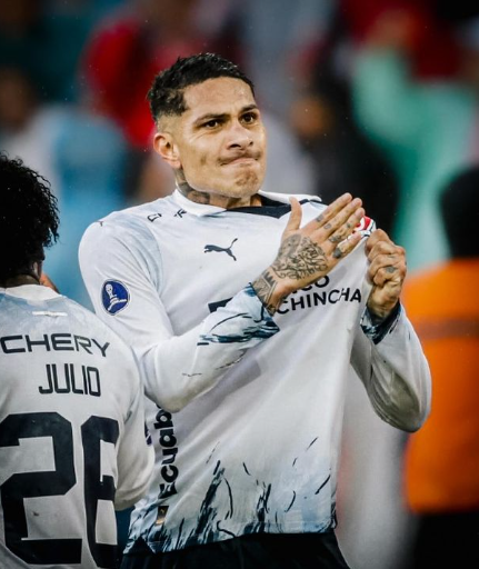 El drama que vive Paolo Guerrero tras firmar por este club a sus 40 años: “Es su familia o el fútbol”