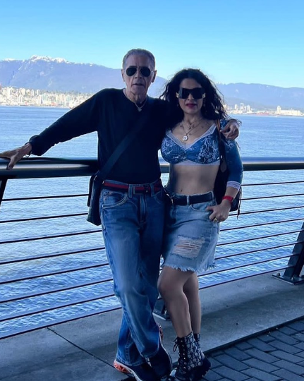 Periodista mexicano presume que su bella esposa debuta en Onlyfans: “Gracias a todos por su cariño”