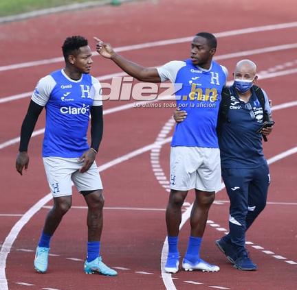 ¡Broma a Sacaza y risas! Así fue el primer entreno de la Selección Honduras para la triple fecha eliminatoria