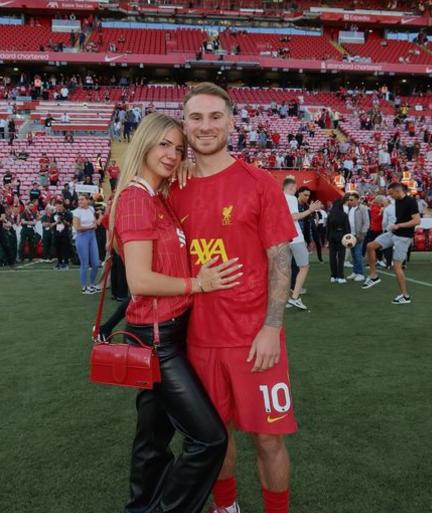 Las preciosas novias de los jugadores de Liverpool y Real Madrid: “Es mejor vivir con una doctora que con una modelo”