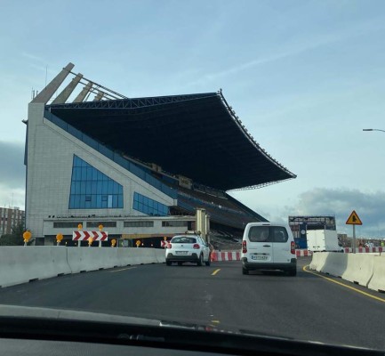 Lo que queda: El estadio Vicente Calderón, convertido en una carretera más en Madrid