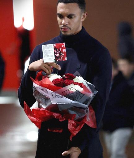 Real Madrid visitó el altar de Diogo Jota en Anfield y la carta de Alexander-Arnold: Te echo de menos compañero...