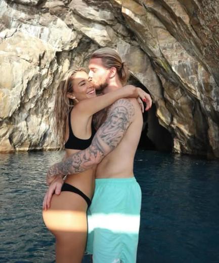 La nueva vida de Karius tras quedarse sin equipo y su esposa Diletta Leotta enamora en Miami