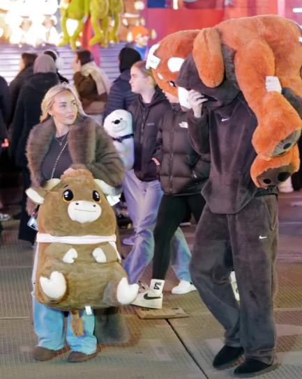 Tuvo una cita secreta y lo descubrieron: la espectacular rubia que conquistó a una estrella mundial