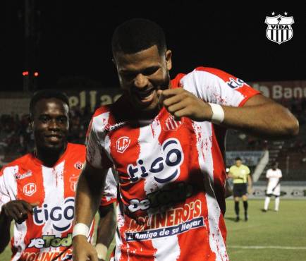 ¡Vida aplasta al Real Sociedad en el estadio Ceibeño con una hat-trick del brasileño Patryck Ferreira!