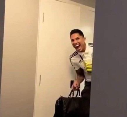 ¡Terrible! Atacan a Carlos Salcedo en los mejores memes del México-Panamá