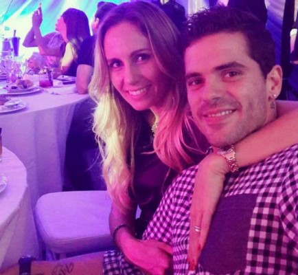 Los grandes futbolistas que están esperando con su bellas mujeres un hijo