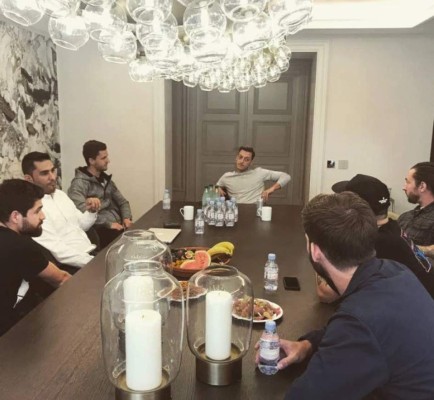 Los millonarios lujos que se da Mesut Özil en Inglaterra: Colección de autos y sala de juegos&nbsp;&nbsp;