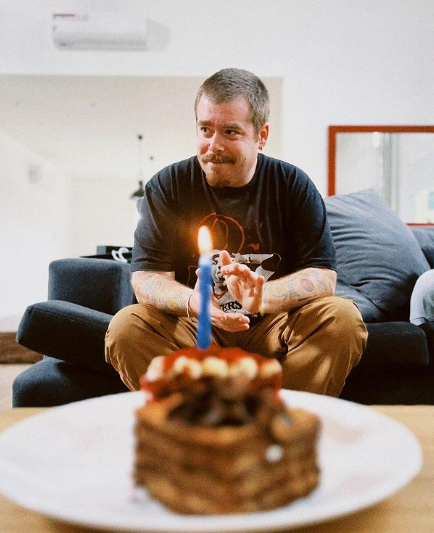 Así es Migue Granados: besó a Messi, se burló de su tatuaje y lo puso nervioso con esta pregunta picante