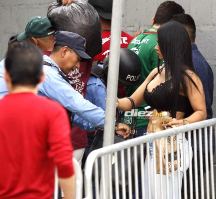 ¿Quién es? La chica pelo negro que enamoró al Yankel con su escote