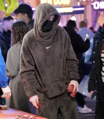 Tuvo una cita secreta y lo descubrieron: la espectacular rubia que conquistó a una estrella mundial