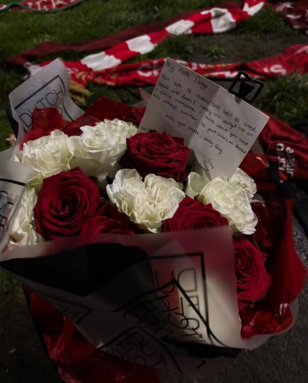 Real Madrid visitó el altar de Diogo Jota en Anfield y la carta de Alexander-Arnold: Te echo de menos compañero...