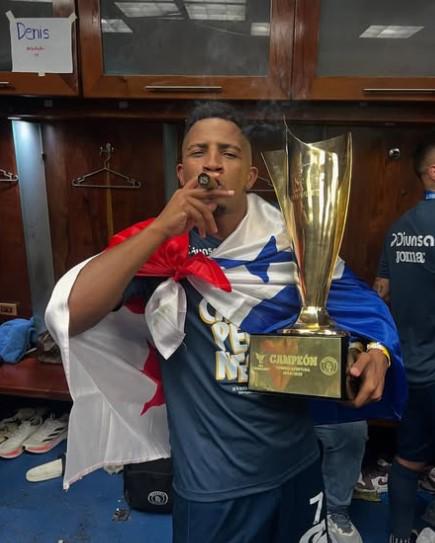 La hermosa esposa panameña de futbolista del Motagua que se convertirá en papá; así anunciaron la noticia