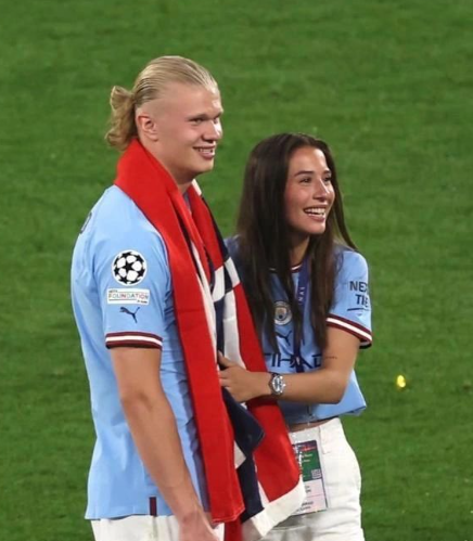 Lo tienen flechado: así festejó Haaland con su bella novia tras ganar la Champions con el Manchester City