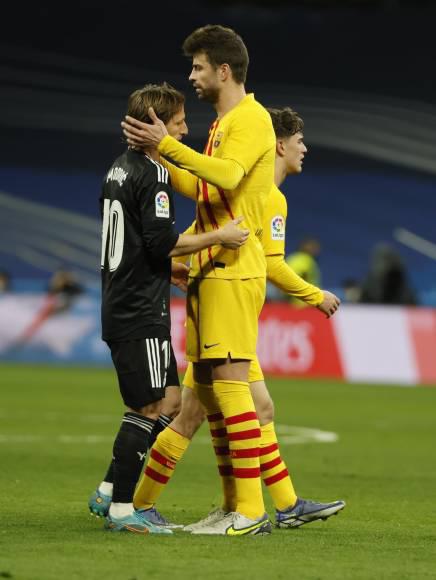 NO SE VIO EN TV: El monumental enfado de Xavi, el sorpresivo mensaje de Shakira y crack del Barcelona consuela a Modric