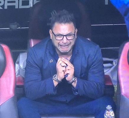 Antonio Mohamed rompe en llanto tras cumplir su promesa en la final de la Liga MX