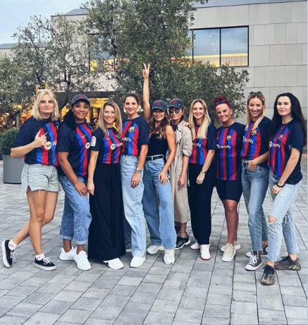 Esposa de Lewandowski se lleva a toda su tropa polaca al Camp Nou y la facha de Memphis; el motivo de los festejos de Pedri