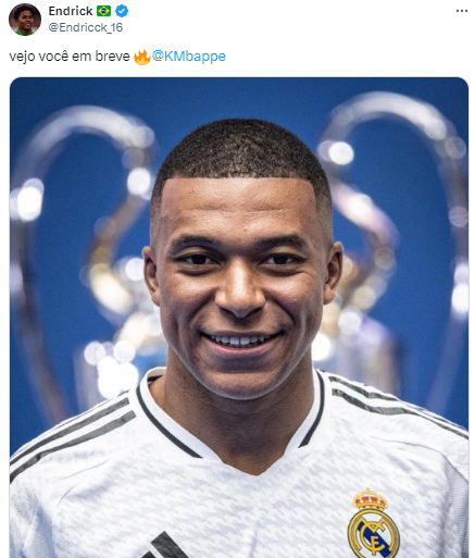 Mbappé con sus nuevos compañeros del Real Madrid: abrazo de Ancelotti, las risas y los mensajes de bienvenida