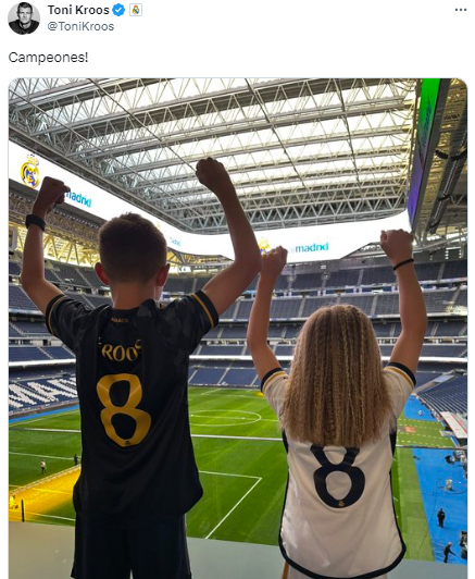 Bellingham con su madre y Rodrygo desde el carro: así celebraron los jugadores del Real Madrid el título de LaLiga