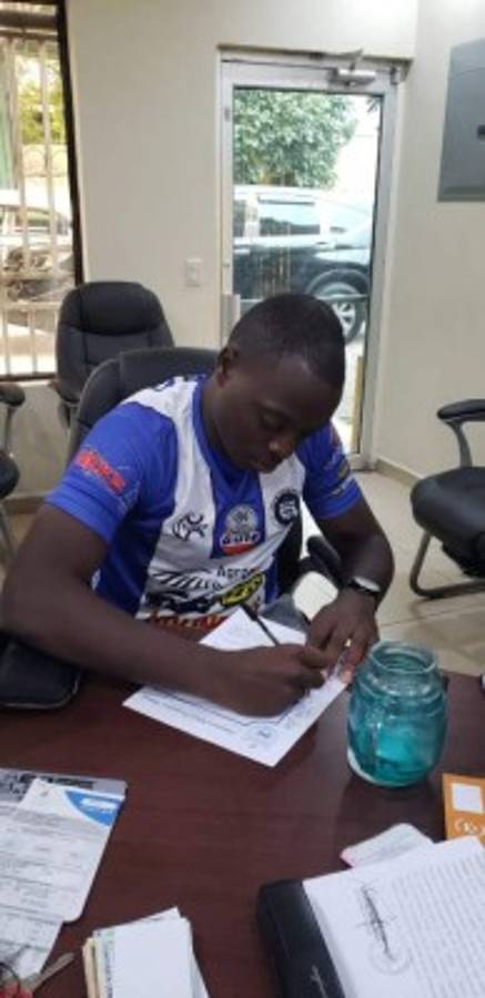 Ex legionario hondureño a la Liga de Ascenso y Victoria sigue sumando fichajes