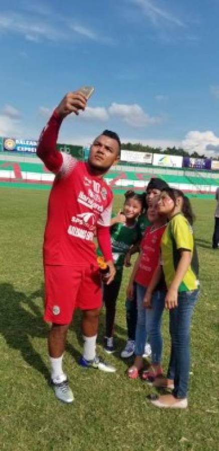 El plantel de Marathón comparte celebrando el Día del Niño en su sede