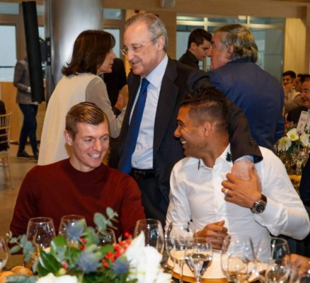Así fue la cena de Navidad del Real Madrid: El look de Ramos y Florentino Pérez, el más cariñoso
