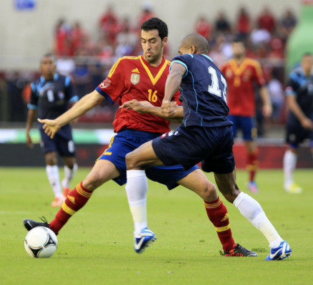 España le muestra a Panamá el fútbol de excelencia.