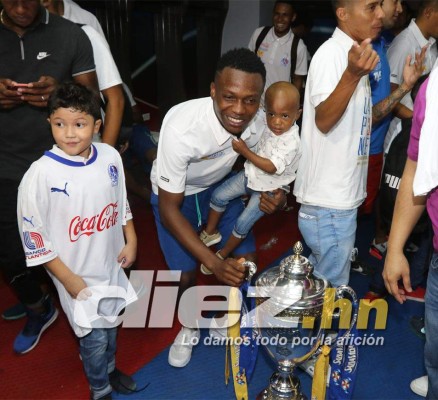 Así fue la celebración íntima del Olimpia en el camerino tras ganar la Copa 30