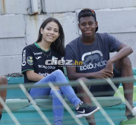 ¿Qué guardó en su falda? Las bellezas que robaron miradas en el Yakel en el arranque de la Fecha 13