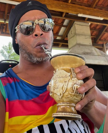 Al descubierto: el increíble salario que cobra Ronaldinho por partido en la Kings League y su cláusula con Piqué