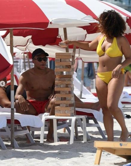 ¿Quién es la despampanante chica que anda con Mbappé durante sus vacaciones en Miami mientras define su futuro?