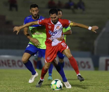 Vida y Olancho FC no se hacen nada en un eléctrico y muy disputado partido en La Ceiba