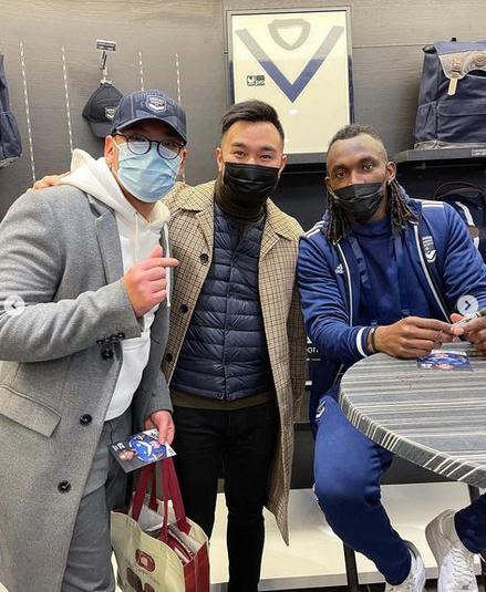 ¡Paseos, amigos y el auto que conduce! Así es la vida del hondureño Alberth Elis en Burdeos