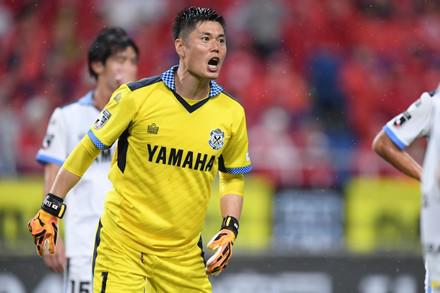 TOP: ¡Grandes y reconocidos futbolistas que siguen jugando a pesar de su avanzada edad y no lo sabías!